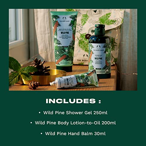 A Body Shop Fenyő & Isteni Vad Fenyő Essentials Ajándék Szett – Élénkítő Fenyő Illatú Ünnep Bőrápoló Készlet – Vega – 3-As